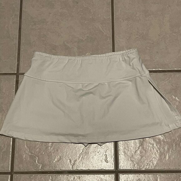 SHEIN WOMEN'S WHITE MINI SKORT SIZE MEDIUM - Picture 1 of 4